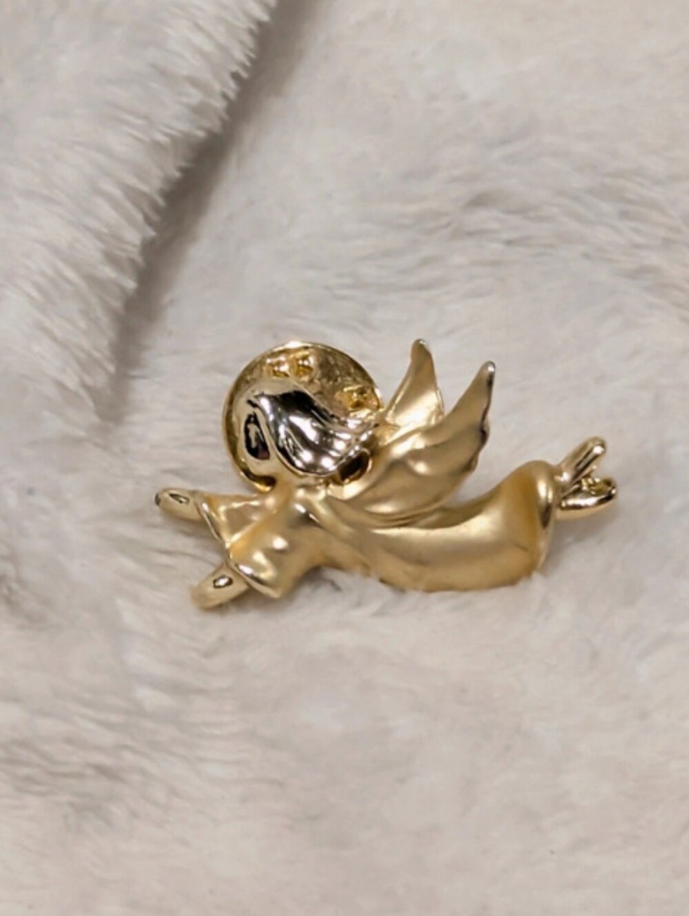Vintage gold-tone flying guardian angel lapel pin / tac pin